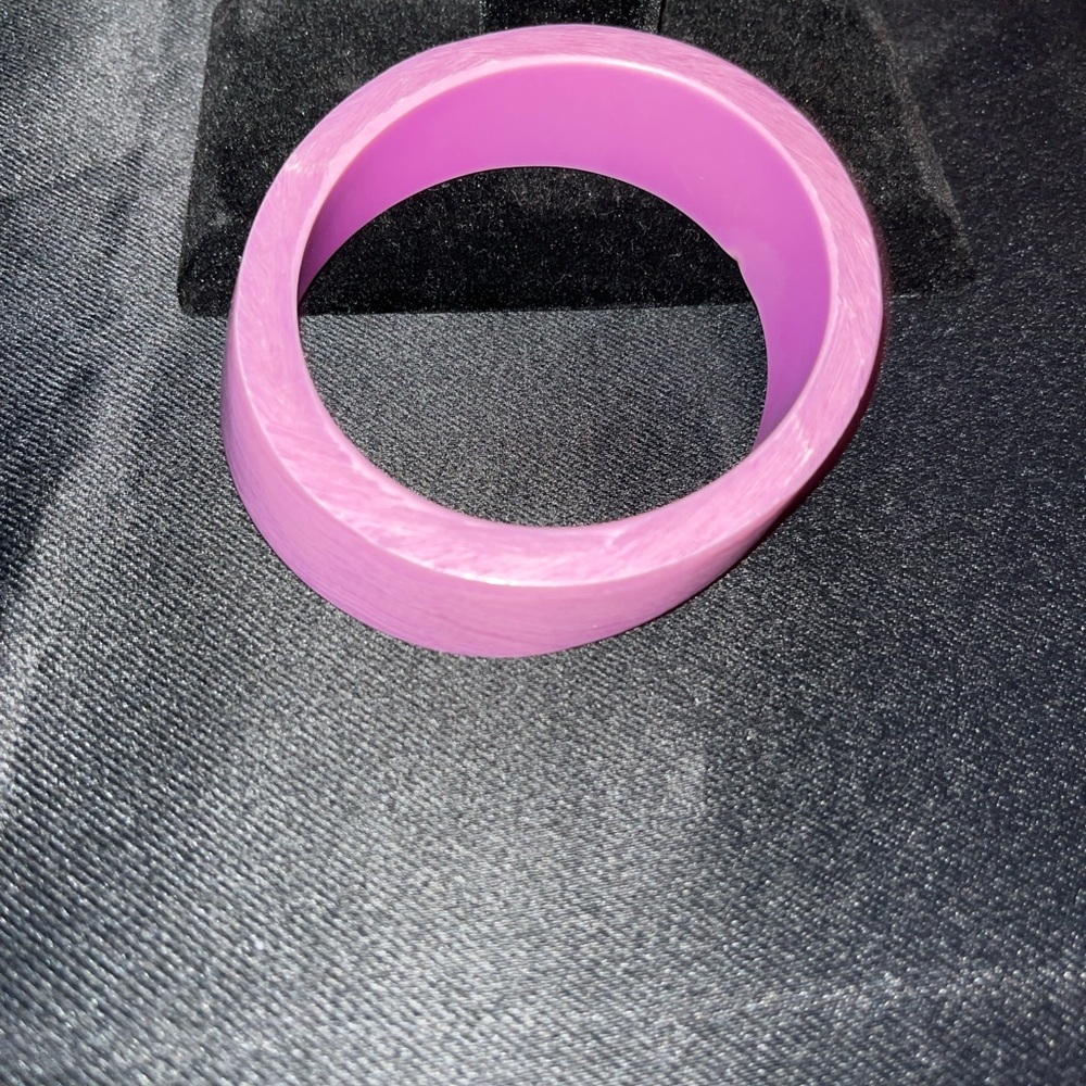 Chunky Lavender Resin Bangle Bracelet – Wide Retro Statement